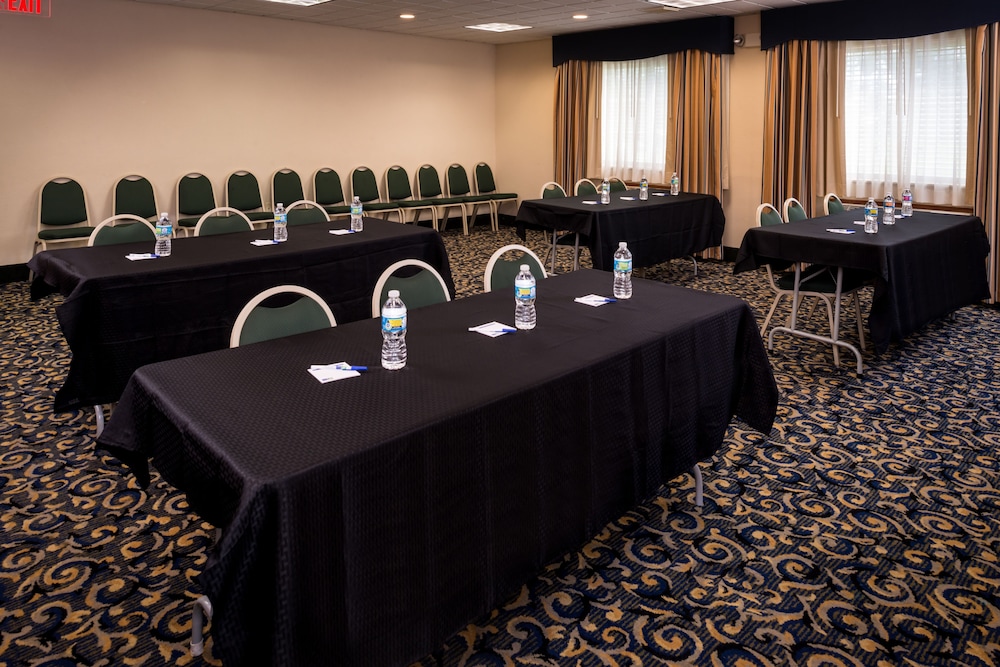 Holiday Inn Express & Suites Bucyrus by IHG - photo 45