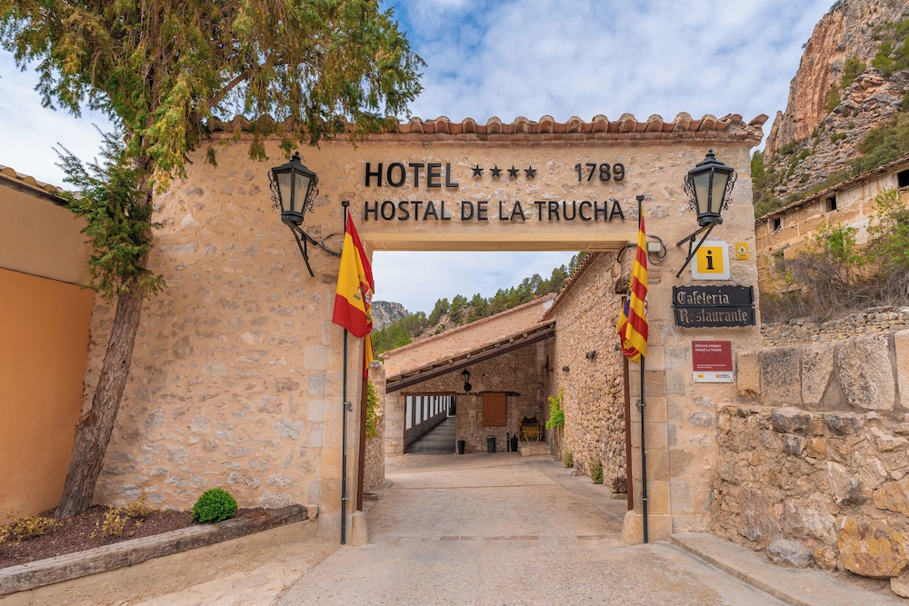 De La Trucha Hotel — 4-Star Luxury Hotel in Villarluengo, Spain