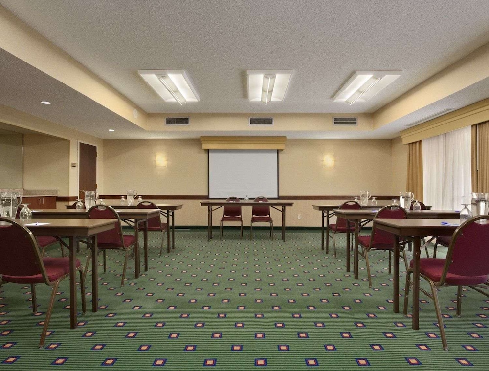 Baymont by Wyndham Columbia Northwest - photo 27