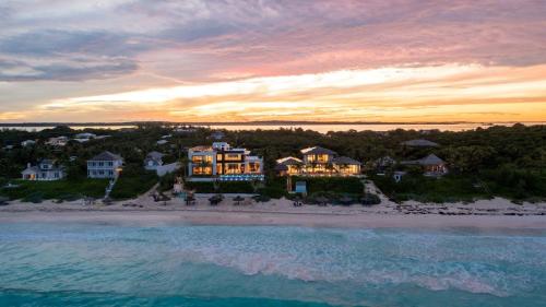 Luxurious Ocean Front Mansion in The Bahamas in Dunmore Town, Bahamas