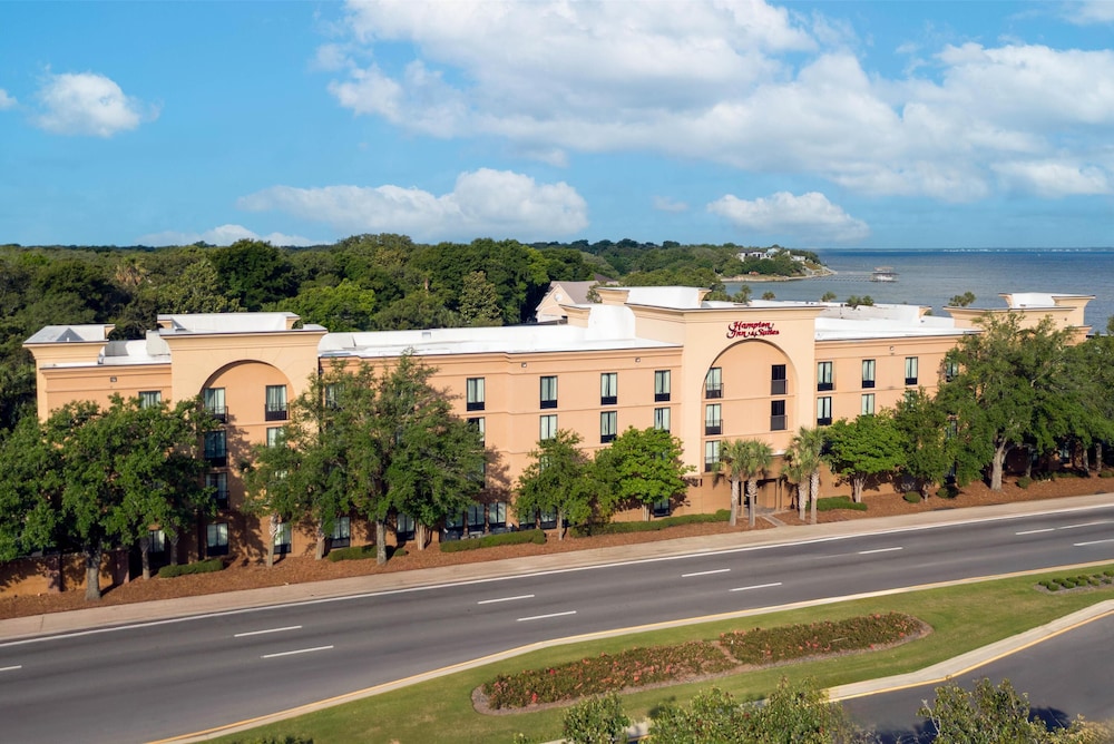 Hampton Inn & Suites Pensacola Gulf Breeze - photo 34