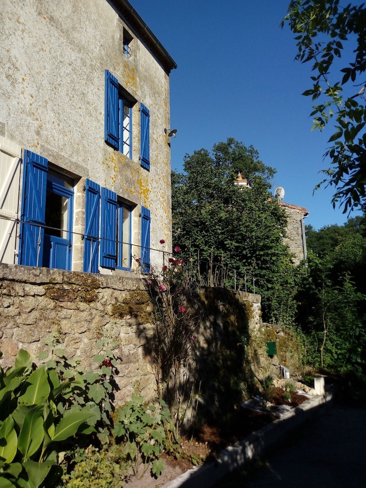 Les Pieds Dans L'eau - last minute hotel in Unknown City