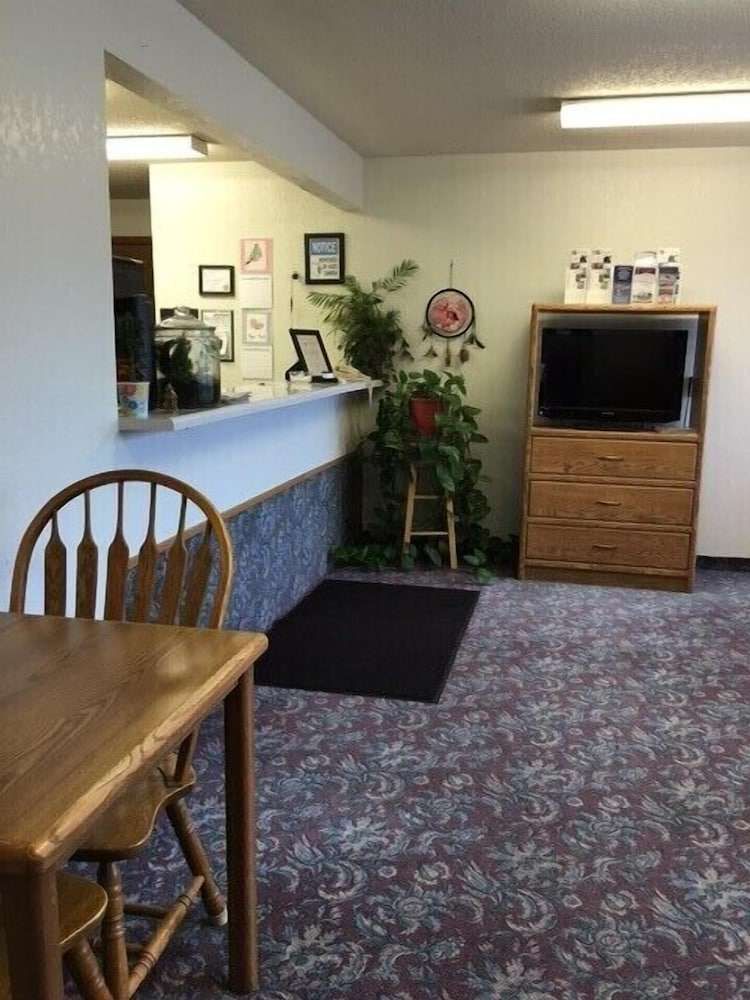 Clarion Hometown Inn - photo 2