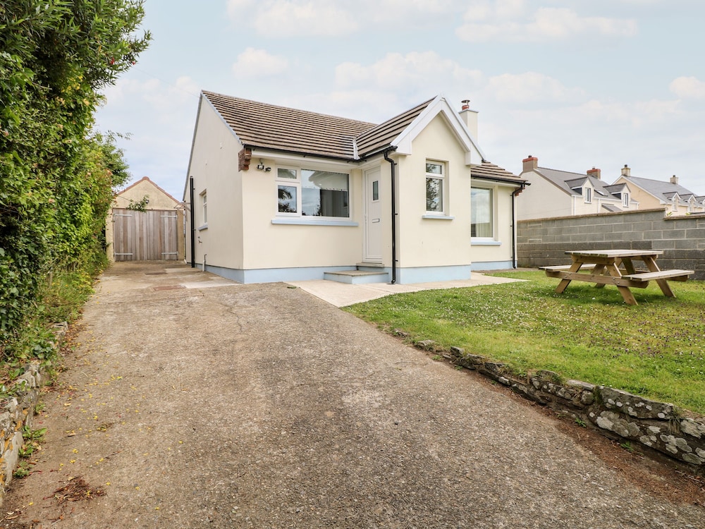 Chalfonts Cottage — 4-Star Luxury Hotel in Haverfordwest, United Kingdom