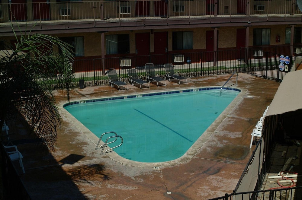 Best Economy Inn n Suites - photo 15