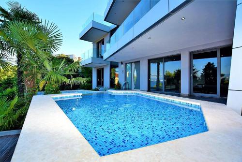Apartment Villa Marjanovic — 5-Star Luxury Hotel in Opatija, Croatia