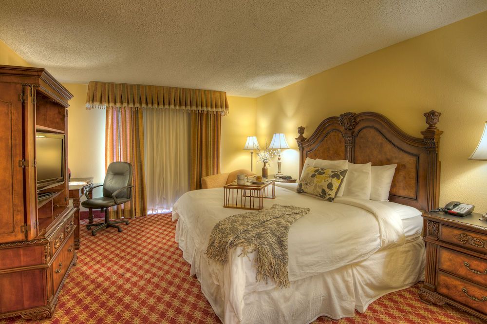 MCM Elegante Hotel and Suites - featured photo