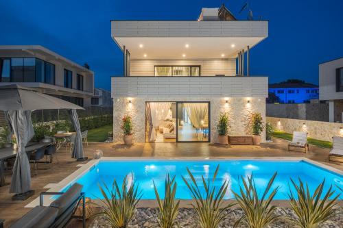 Villa Golden Shine — 4-Star Luxury Hotel in Funtana, Croatia