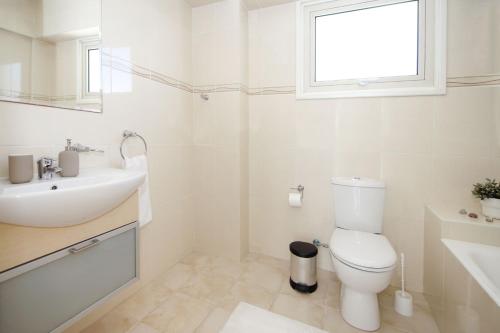 Villa Adonia 30m from Pernera Beach