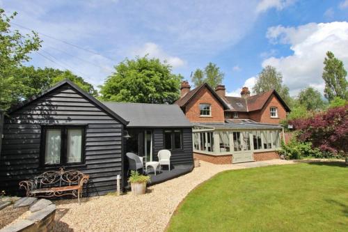 Railway Junction cottages — 5-Star Luxury Hotel in Brockenhurst, United Kingdom