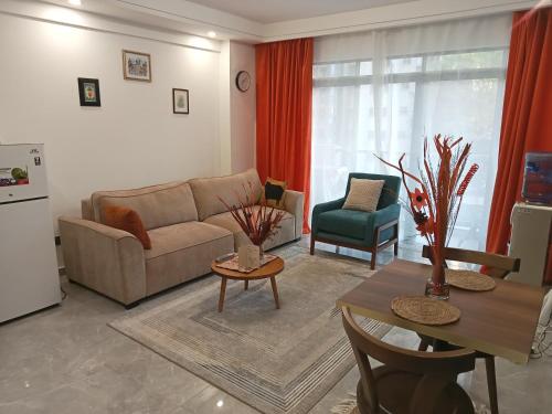 Cozy Modern 1BR Apt in Lavington Kilimani — 4-Star Luxury Hotel in Nairobi, Kenya