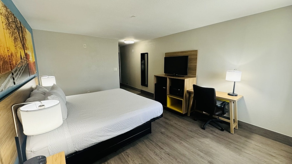 Days Inn by Wyndham Shawnee - photo 5