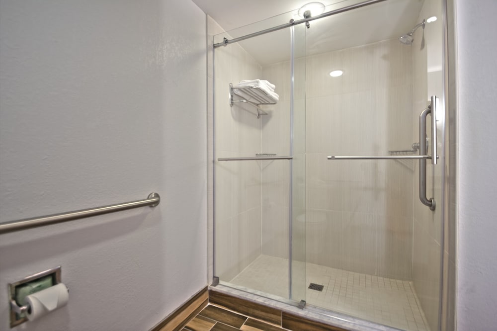 Holiday Inn Manahawkin Long Beach Island by IHG - photo 7