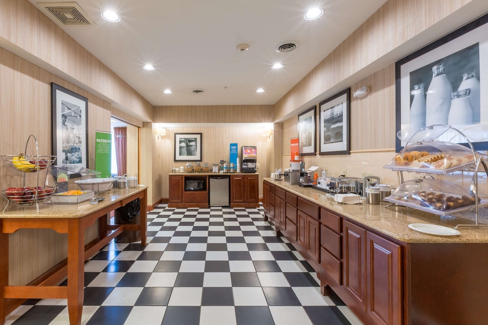 Hampton Inn Goshen - photo 23