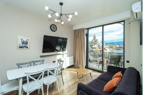 Luxurious 3BR Apartment W Stunning views