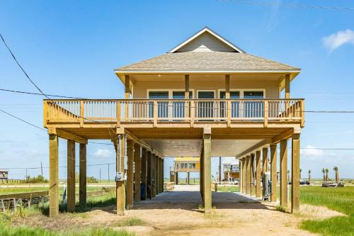 Sea Thrift Ocean View Pet & Family Friendly — 4-Star Luxury Hotel in Surfside Beach, United States