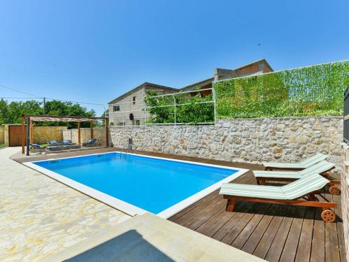 Stone Villa Anita with Pool — 4-Star Luxury Hotel in Galovac, Croatia