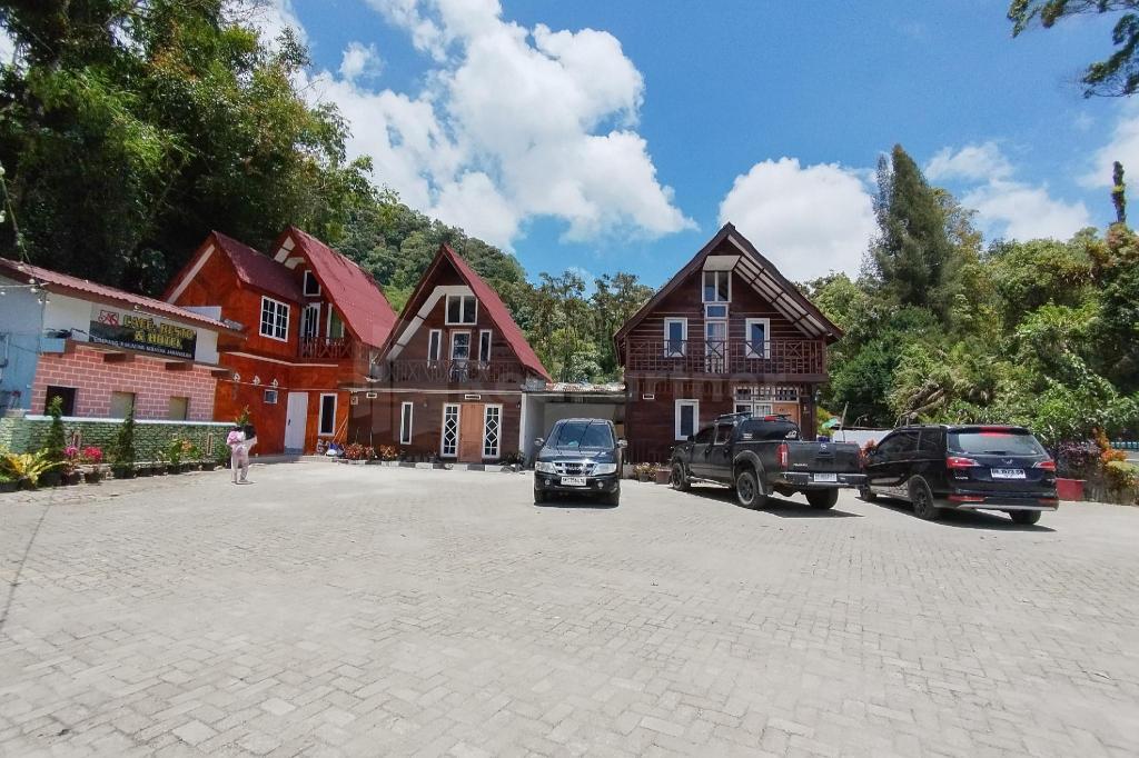 AS Resto Café & Hotel Mitra RedDoorz in Berastagi, Indonesia