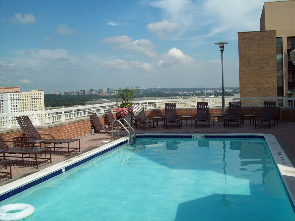 Meridian at Pentagon City by Global Luxury Suites - photo 6