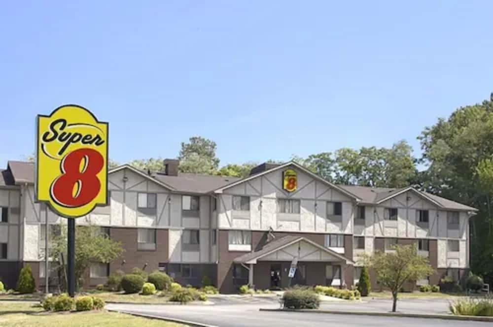 Super 8 by Wyndham Richmond Chamberlayne Rd in Richmond, United States