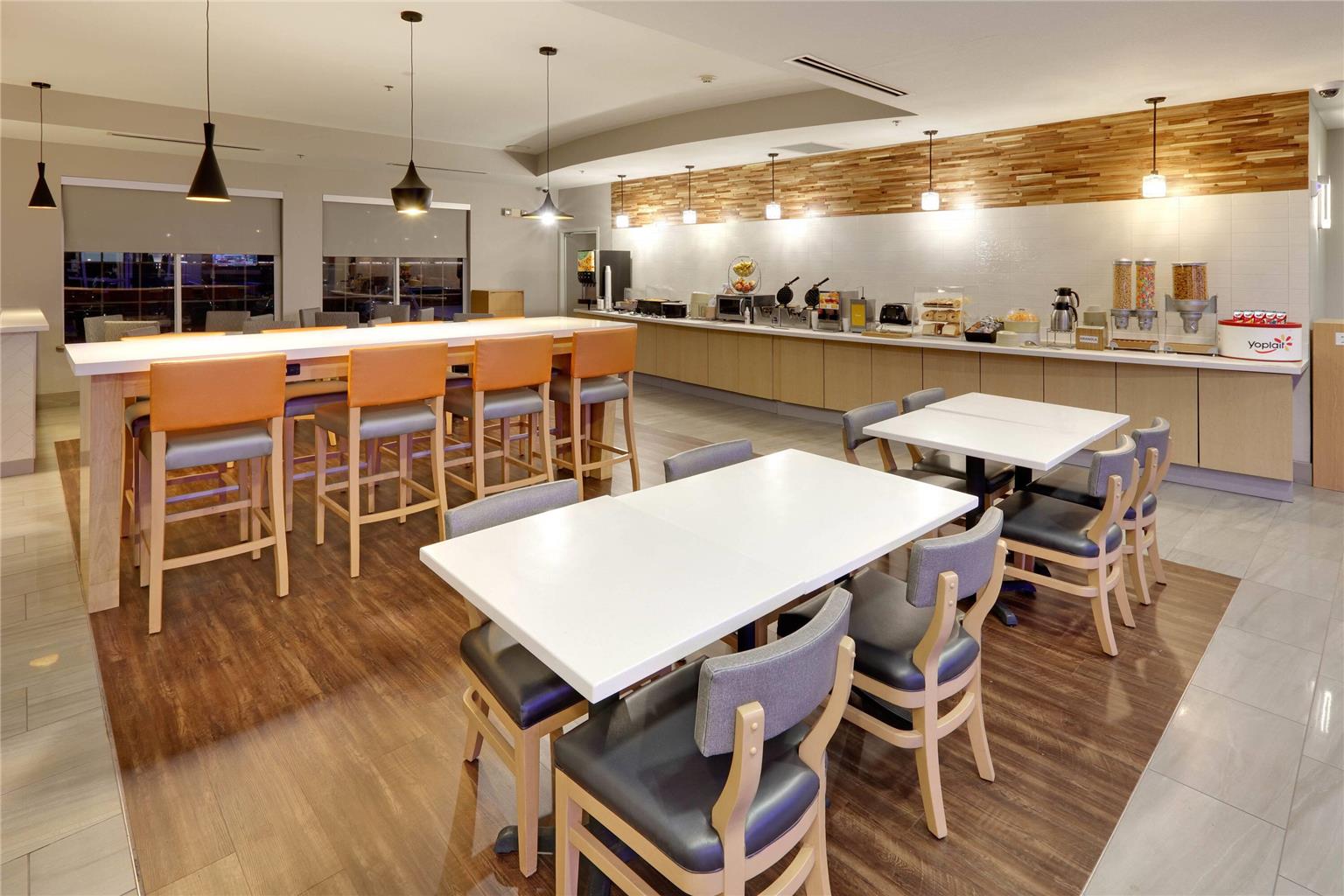 La Quinta Inn & Suites by Wyndham Dallas Love Field - photo 28