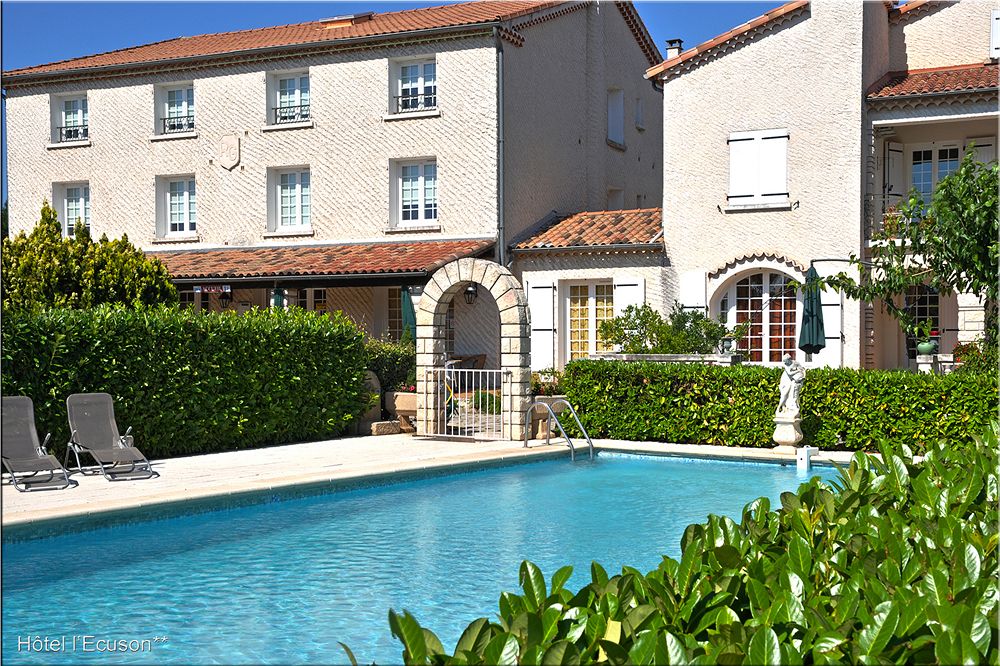 Hotel L Ecusson — Saint Hilaire De Brethmas