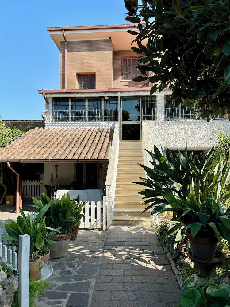La Magnolia 140 — 4-Star Luxury Hotel in Fiumicino-Isola Sacra, Italy