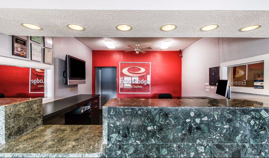 Econo Lodge Madison Airport - photo 39