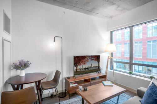 Kendall Sq Studio W Gym Nr Mit Mgh Bos 36 — 4-Star Luxury Hotel in Cambridge, United States