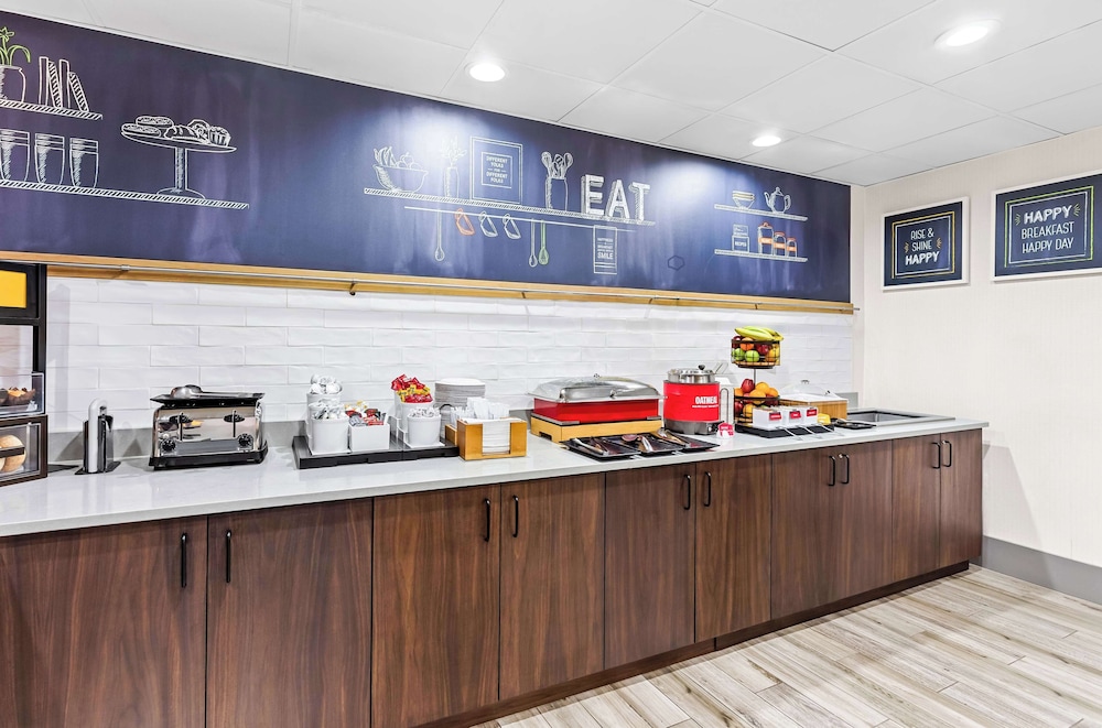 Hampton Inn Chicago Naperville - photo 28