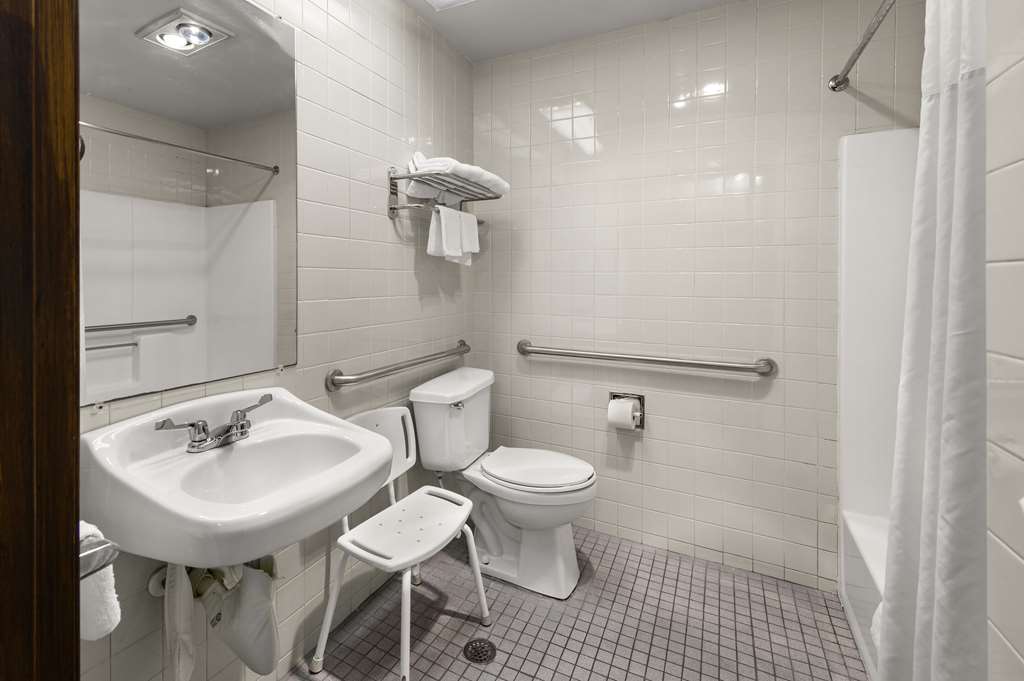 Suburban Studios Kansas City Airport North - photo 17