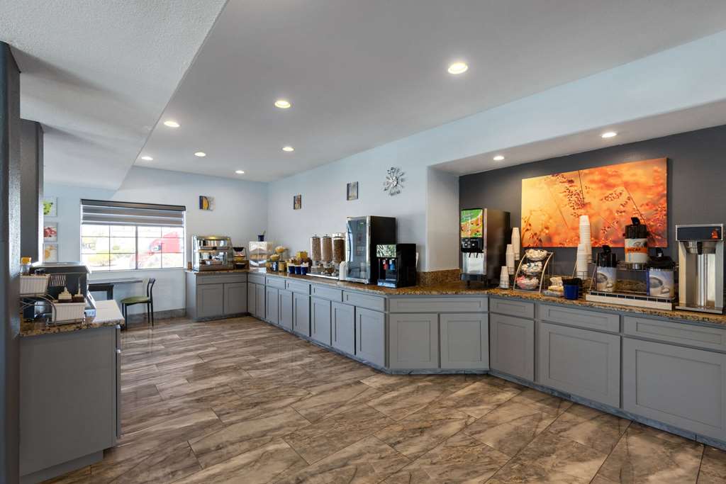 Days Inn & Suites by Wyndham Tucson Marana - photo 9