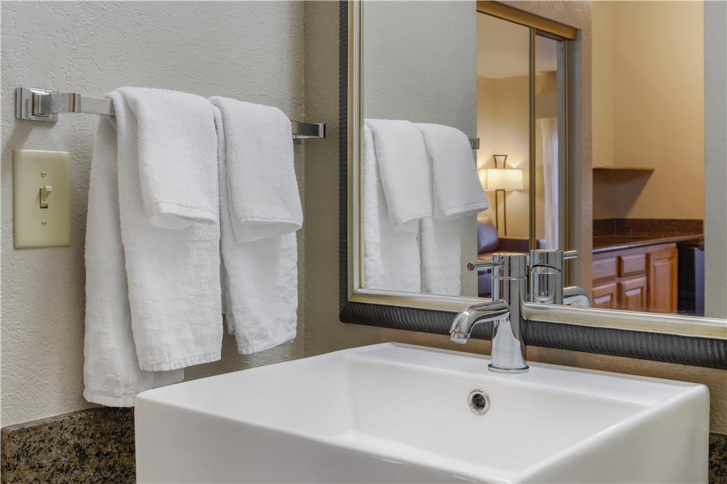Best Western Plus Riverfront Hotel & Suites - photo 62