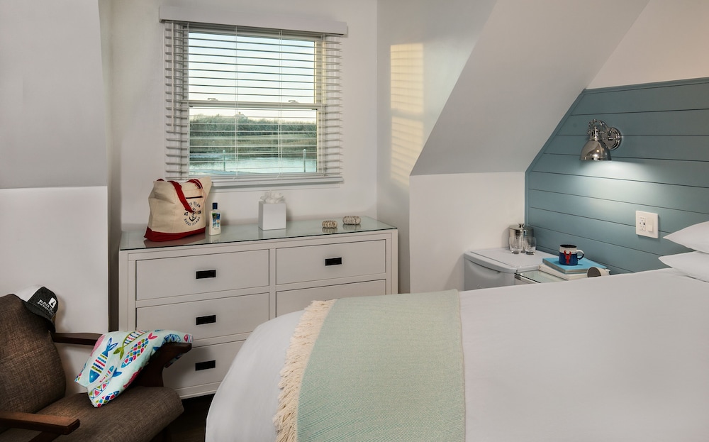 Champlin's Marina & Resort - photo 8