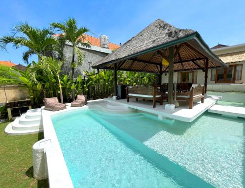 Serene Tropical Oasis 2BR Private Pool Villa Canggu's Heart — 4-Star Luxury Hotel in Canggu, Indonesia