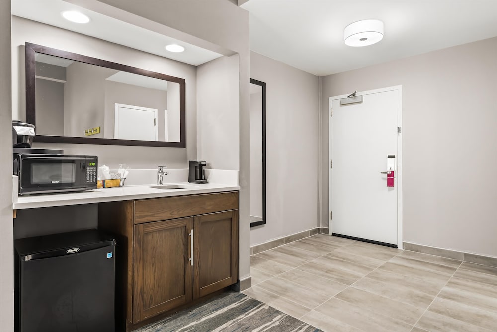 Hampton Inn Elkton - photo 17
