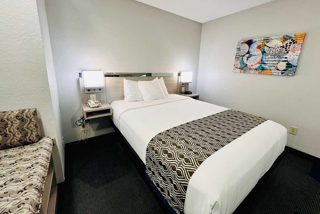 Microtel Inn by Wyndham Georgetown - photo 18
