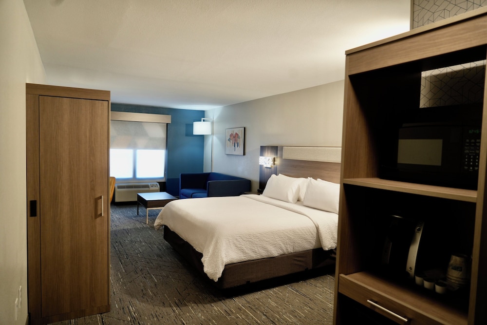 Holiday Inn Express & Suites Flowood by IHG - photo 15