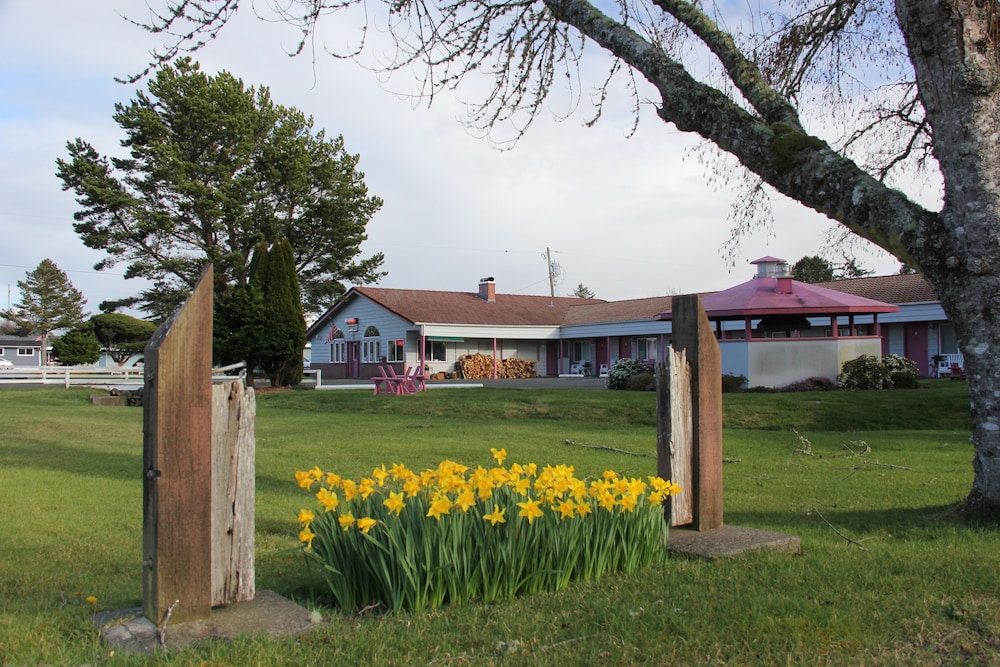 Mariner's Cove Inn - photo 67