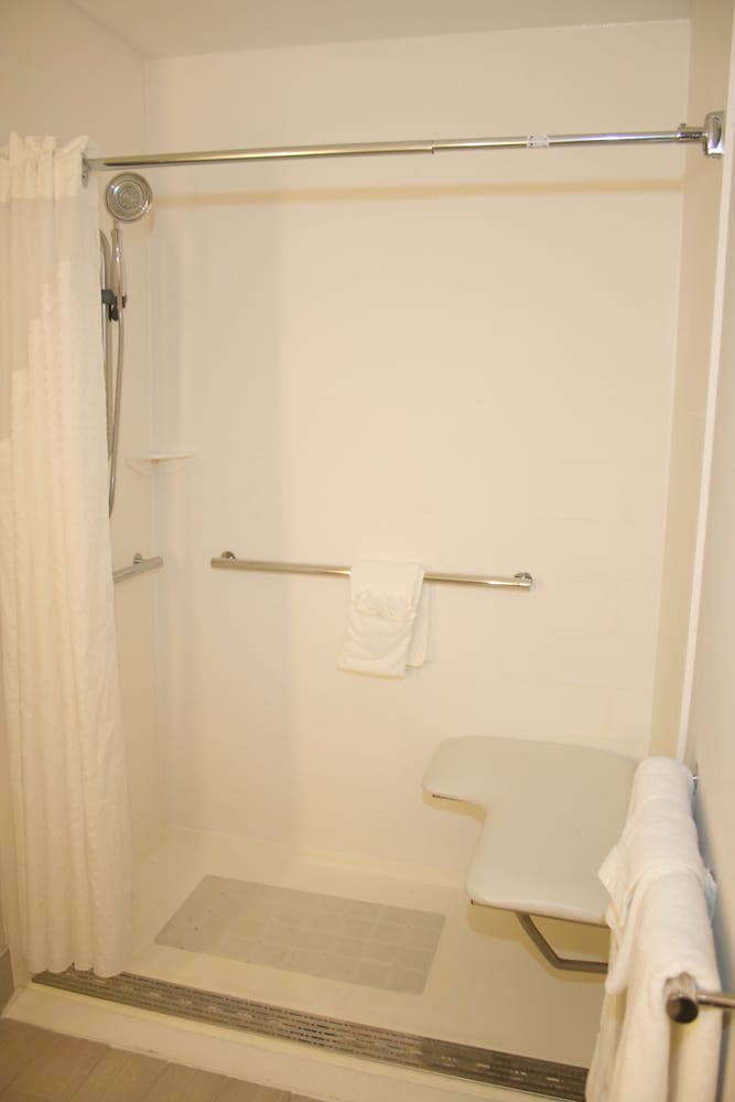 Holiday Inn Express & Suites Douglas by IHG - photo 29