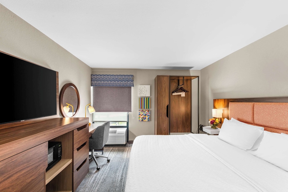 Hampton Inn Knoxville Airport - photo 13
