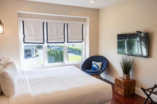 The East Island Reserve Hotel - photo 57