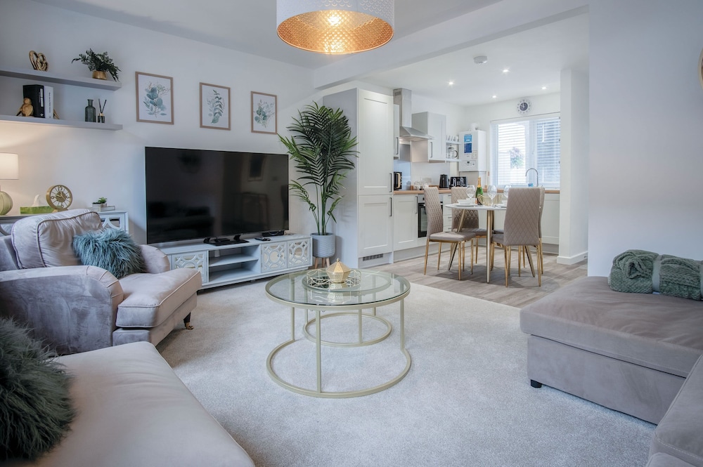Luxurious Apartment Charlton Mews 2 Bed Tenby — 4-Star Luxury Hotel in Tenby, United Kingdom