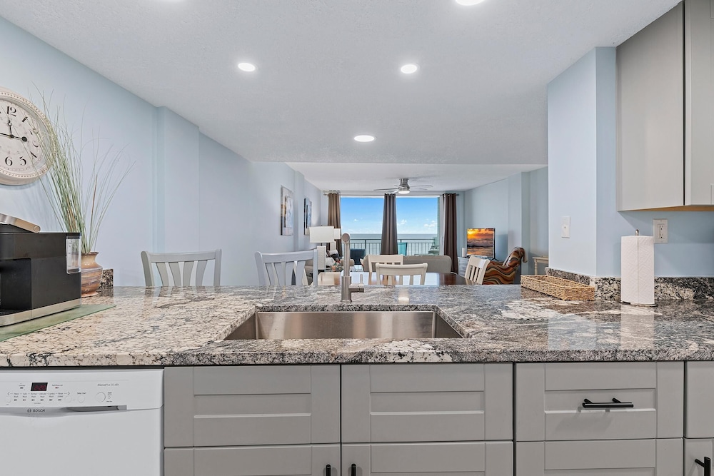 Coronado Towers 703 - photo 7