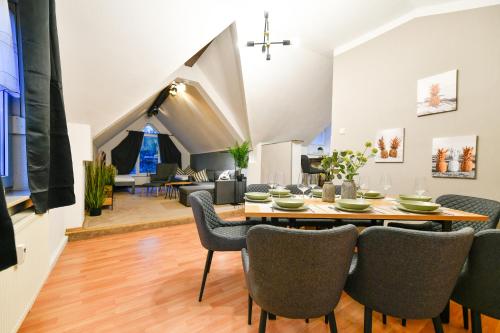 Großes Spree Apartment 3 Schlafzimmer bis 10 Personen 4x KfZ Parkplatz Terrasse Waschtrockner Wlan Netflix — 4-Star Luxury Hotel in Cottbus, Germany