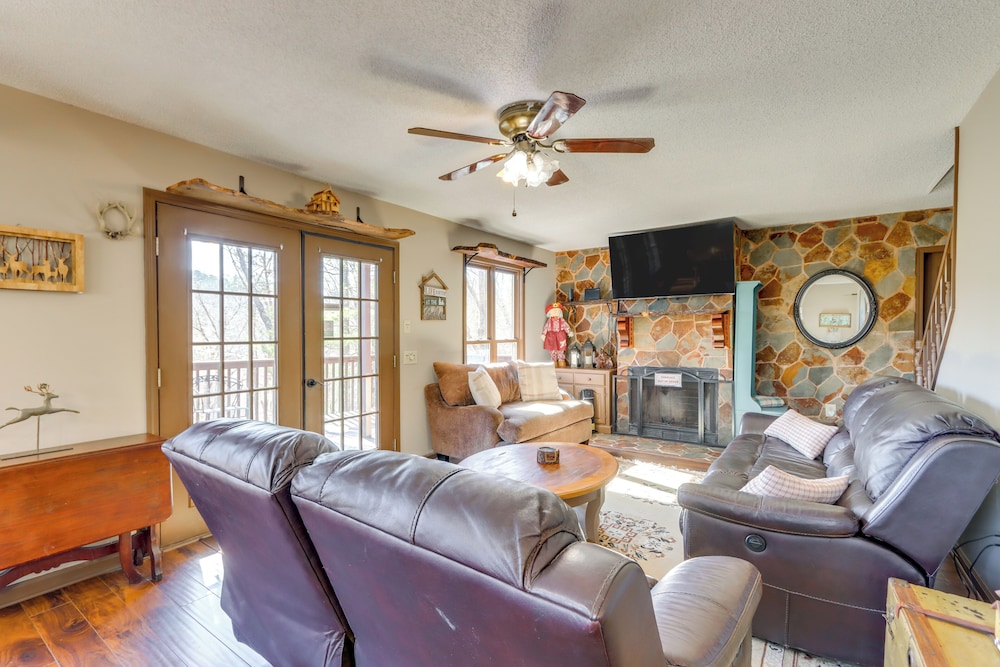 Ellijay Resort Cabin with Fire Pit Decks And Hot Tub - photo 2