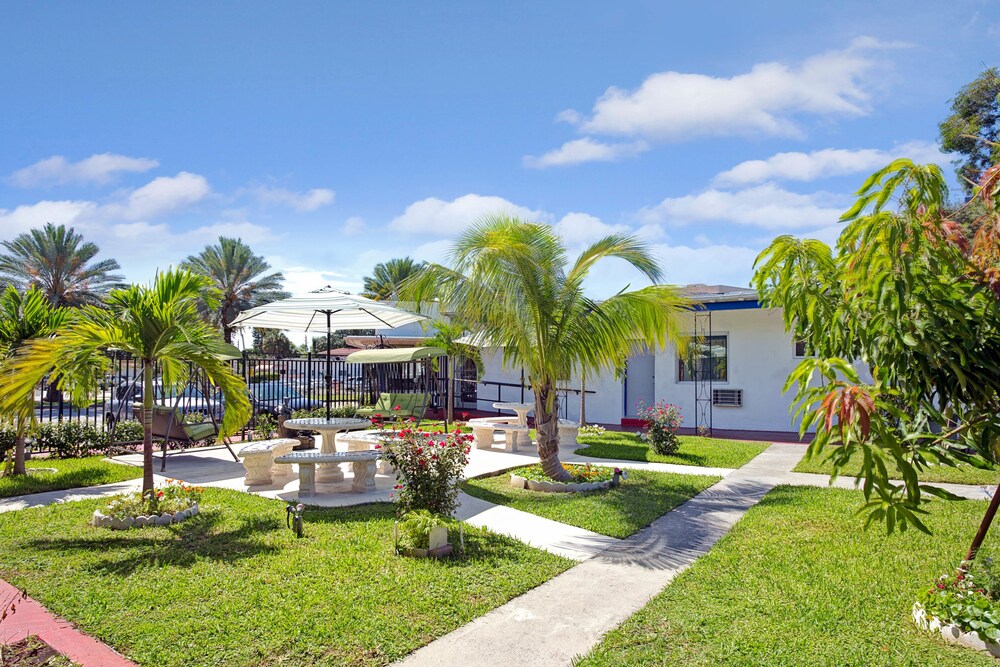 Sun and Surf Inn - photo 16