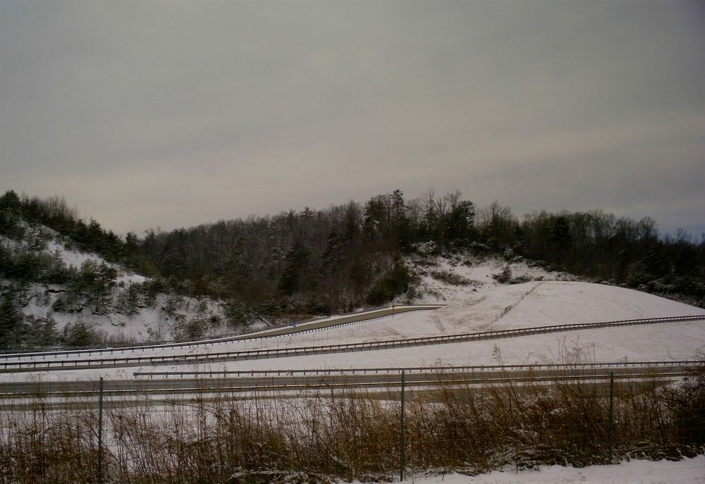 Campton Parkway Inn - photo 55
