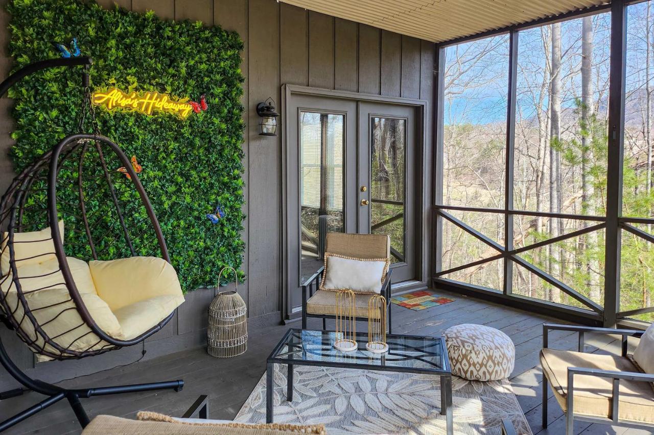 Hike Golf and Swim Rumbling Bald Resort Mtn Home — 4-Star Luxury Hotel in Lake Lure, United States