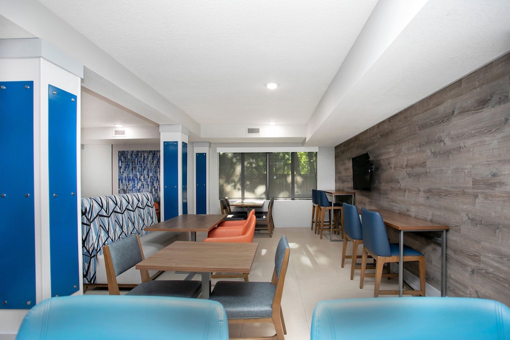 Holiday Inn Express & Suites Jacksonville Atlantic Beach by IHG - photo 40